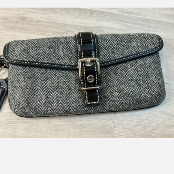 Coach Wool Herringbone Wristlet with hangtag and charm - Picture 3 of 7